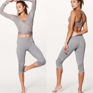 🍋Lululemon Awakening Crop 17"